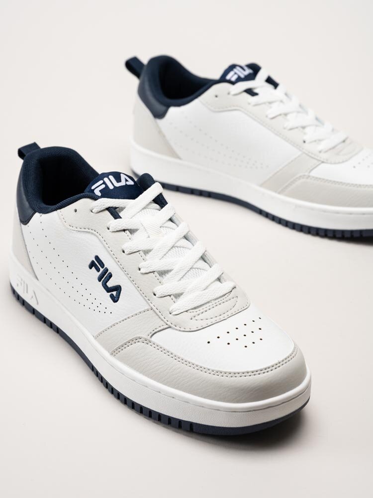 FILA - Rega - Vita sneakers i skinnimitation