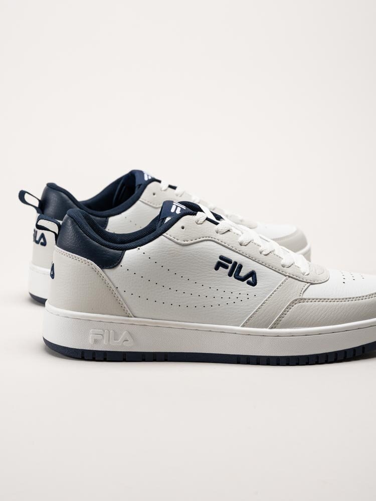 FILA - Rega - Vita sneakers i skinnimitation