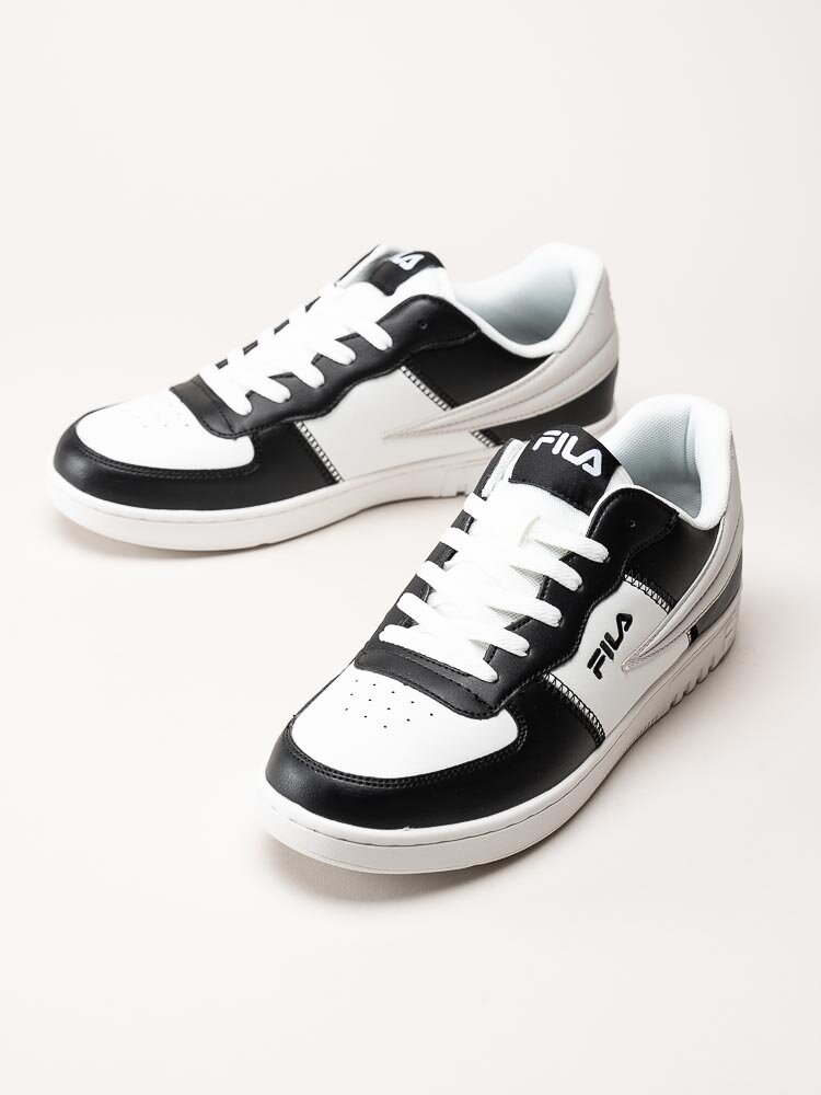 FILA - Noclaf - Svart vita sneakers i skinnimitation