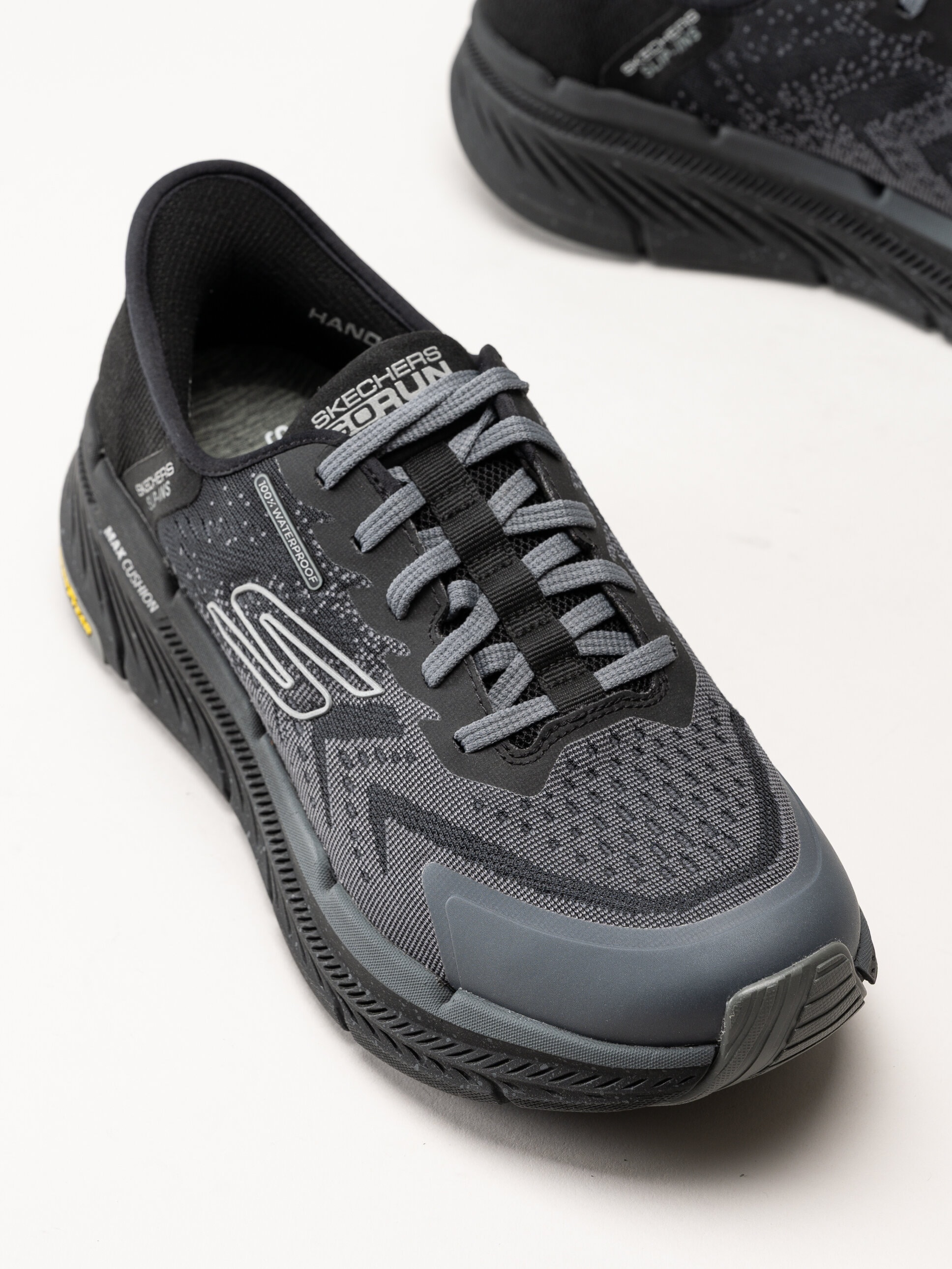 Skechers - Slip-Ins Max Cushioning - Svarta slip-ins sportskor