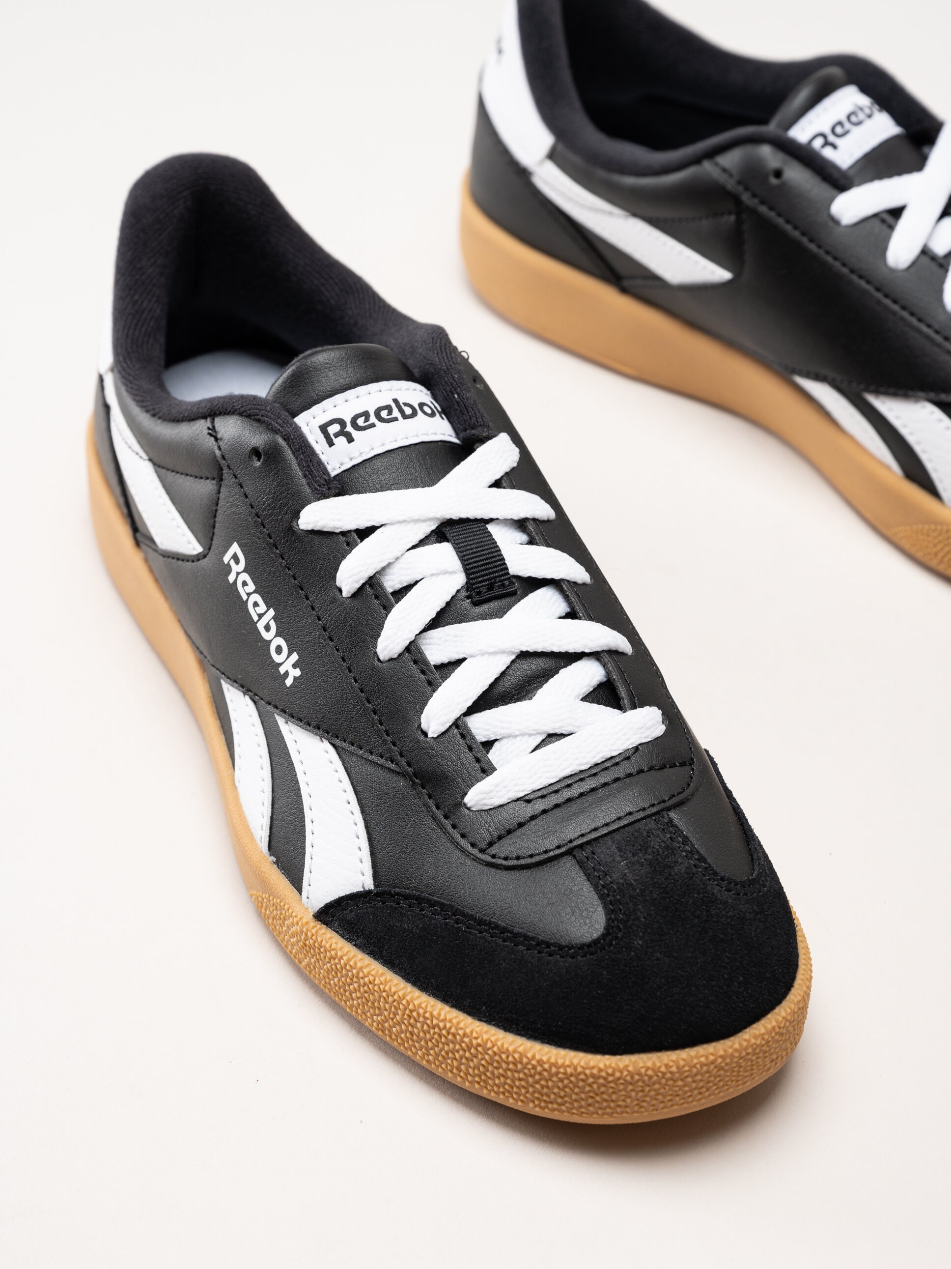 Reebok - Smash Edge S - Svarta sneakers i skinn och mocka