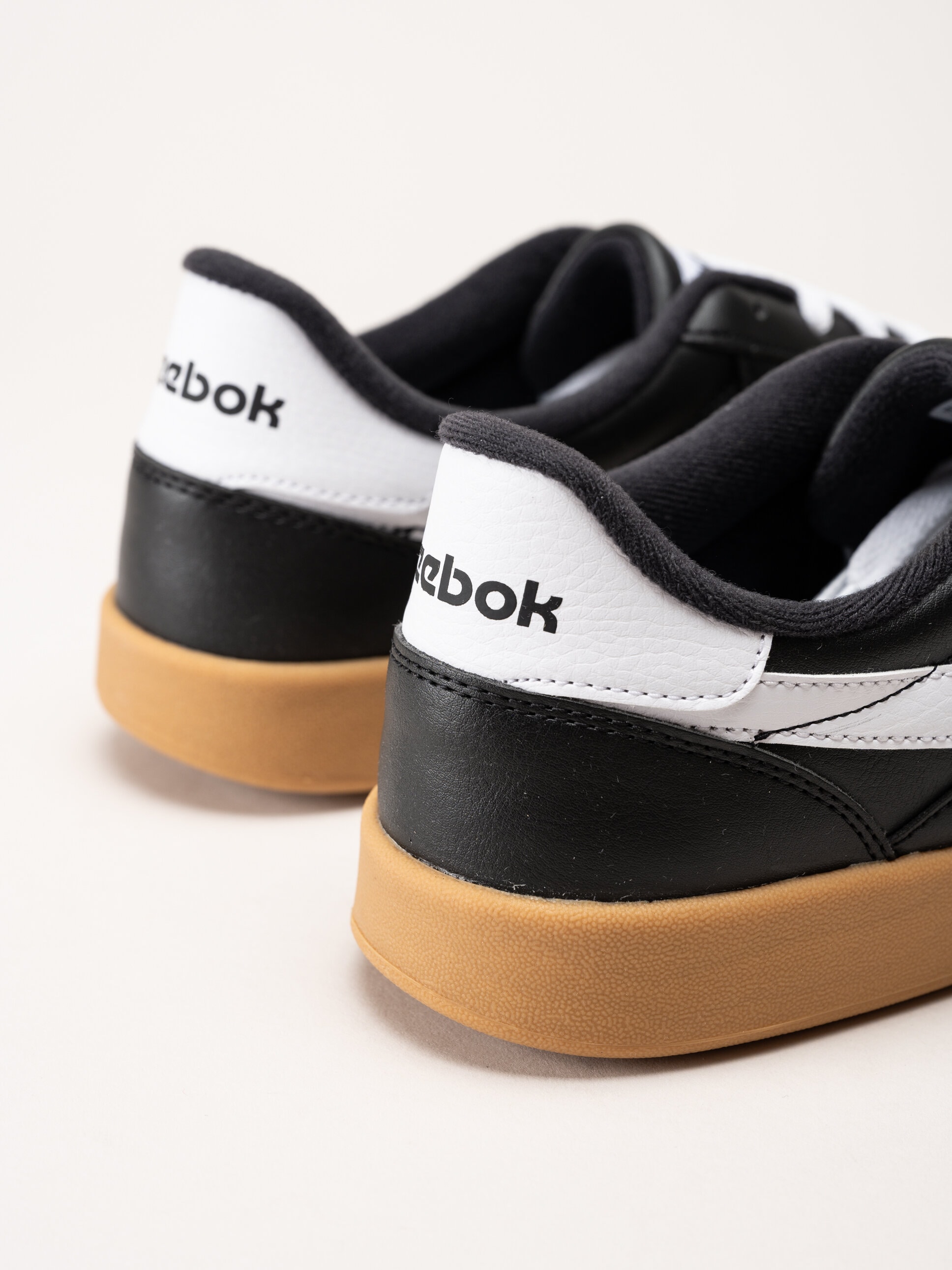 Reebok - Smash Edge S - Svarta sneakers i skinn och mocka