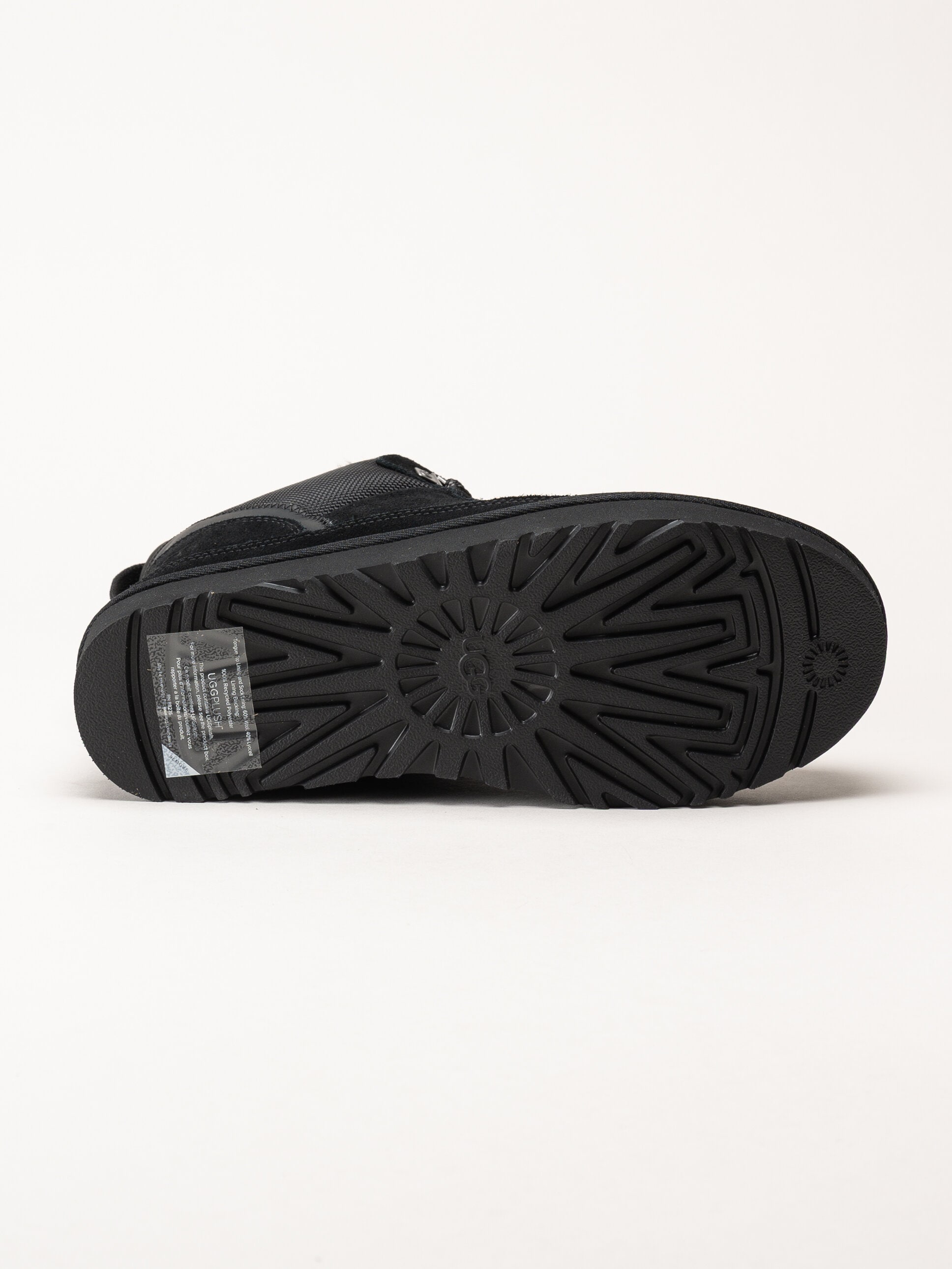 UGG - M Lowmel - Svarta ullfodrade sneakers