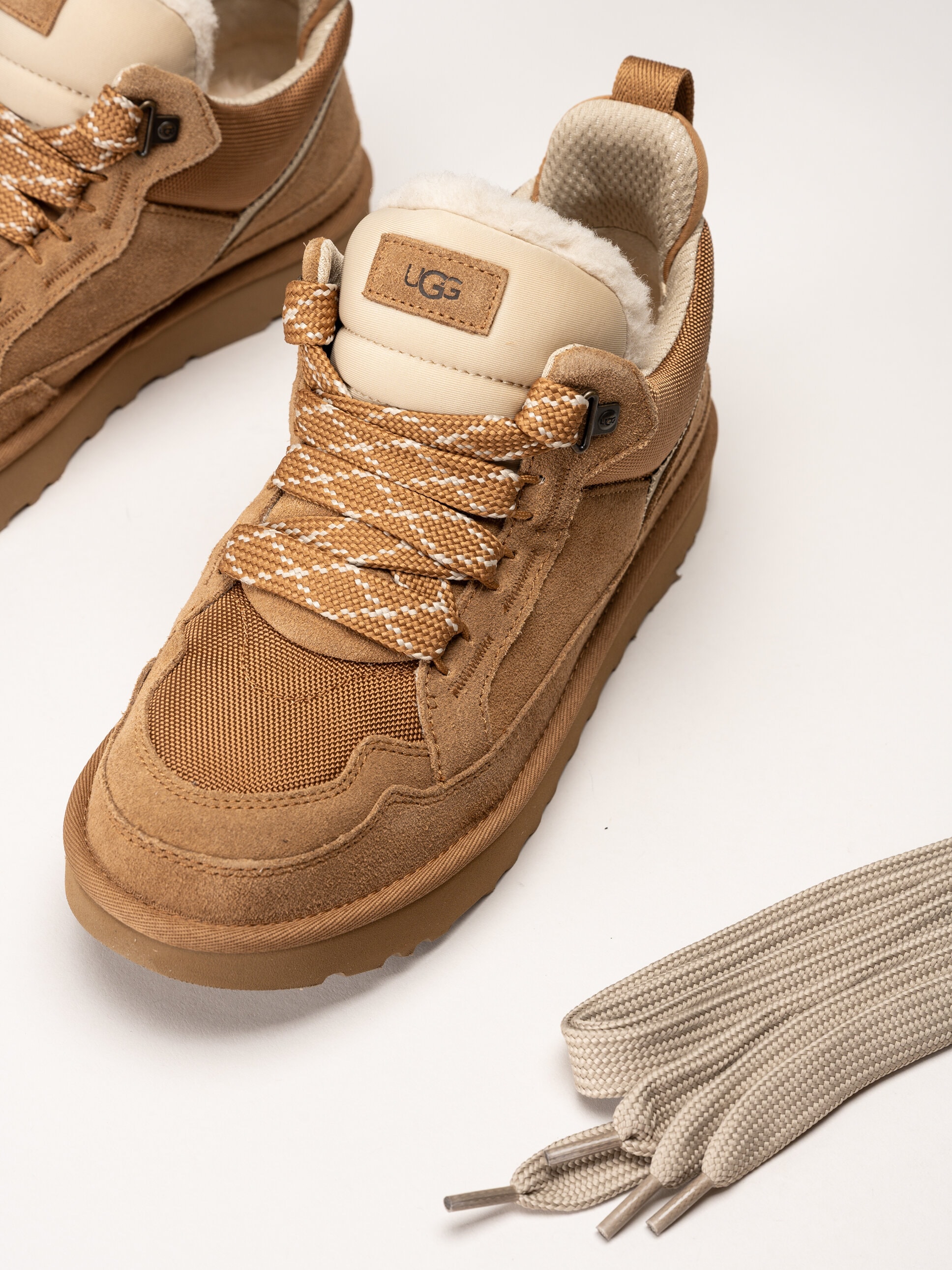 UGG - M Lowmel - Ljusbruna ullfodrade sneakers