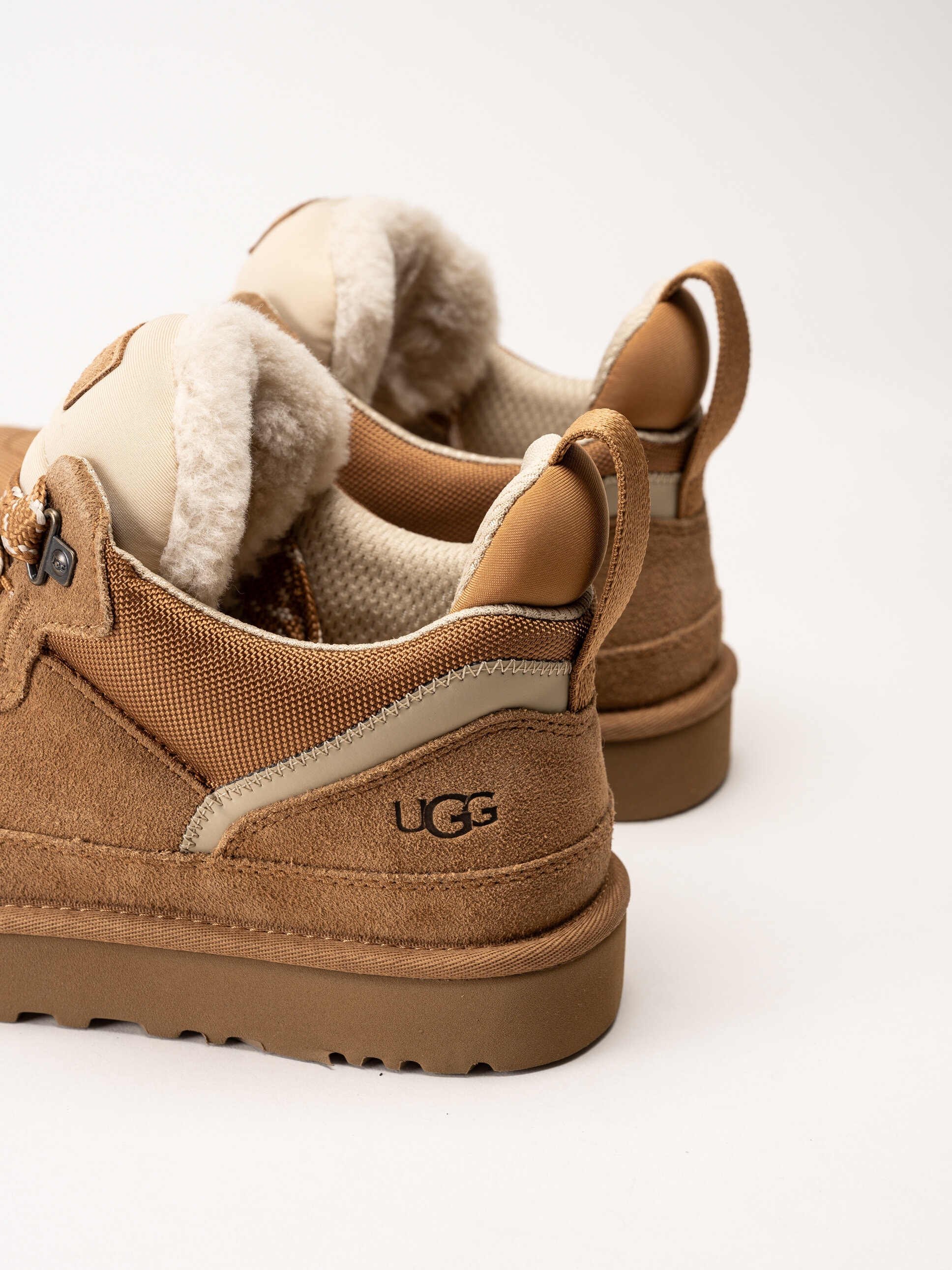 UGG - M Lowmel - Ljusbruna ullfodrade sneakers