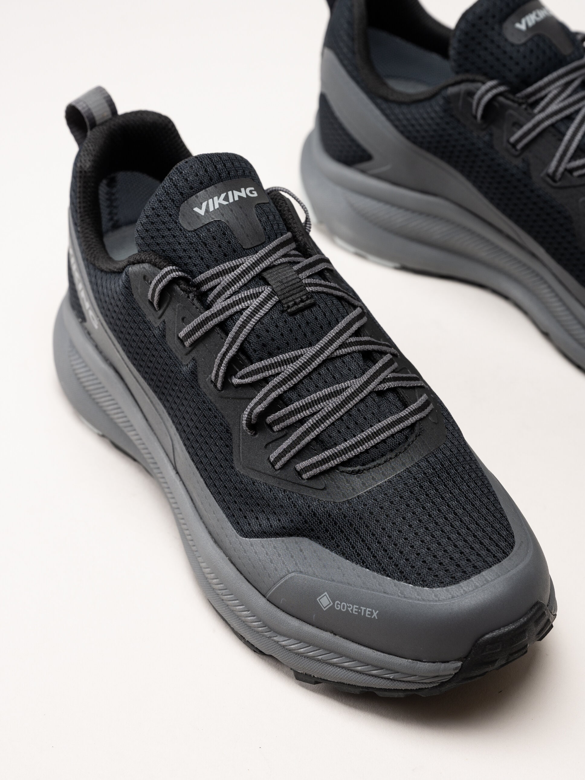 Viking Footwear - Motion Low GTX M - Svarta hybridskor med Gore-Tex