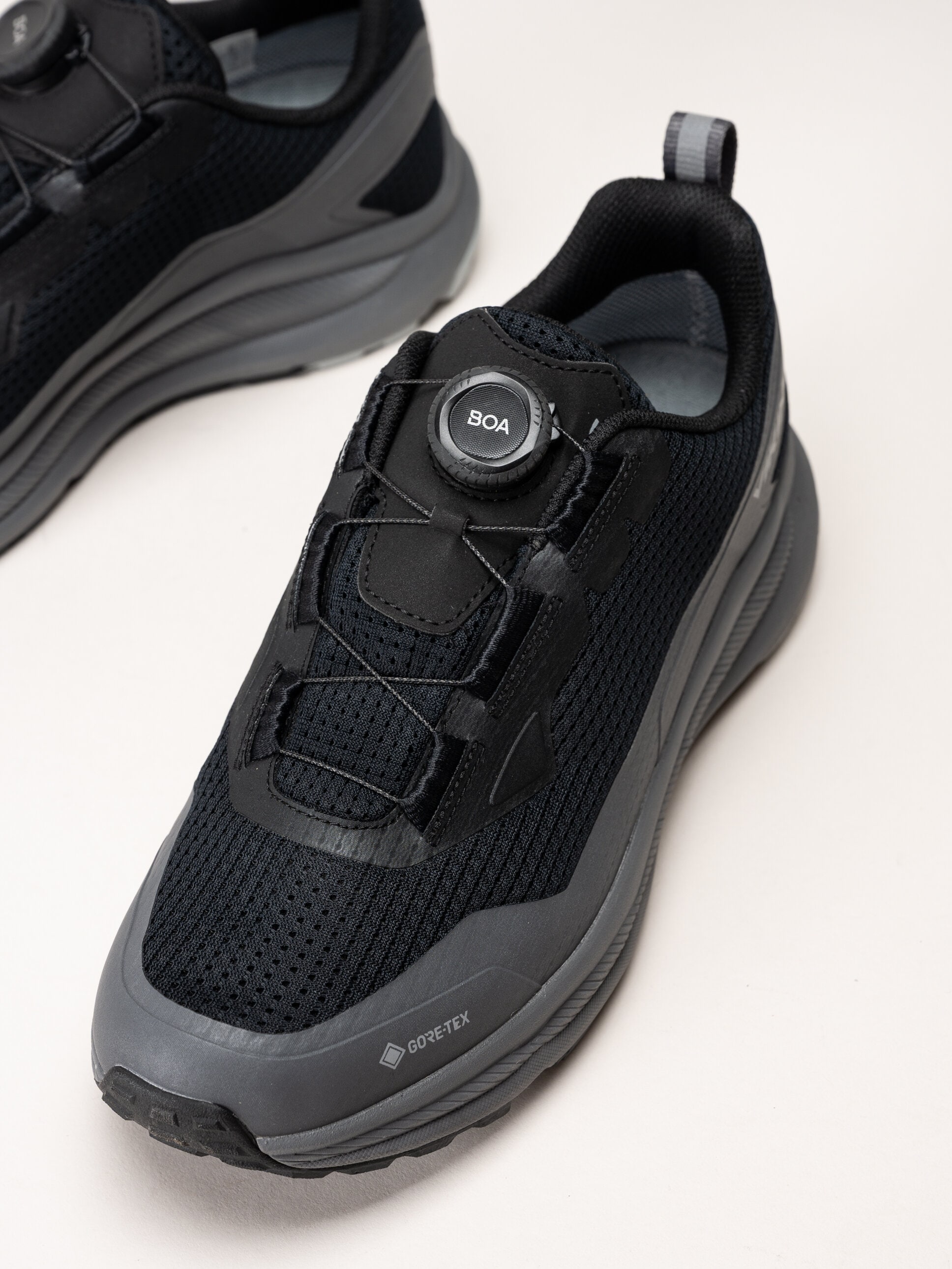 Viking Footwear - Motion Low Boa GTX M - Svarta BOA hybridskor med GoreTex