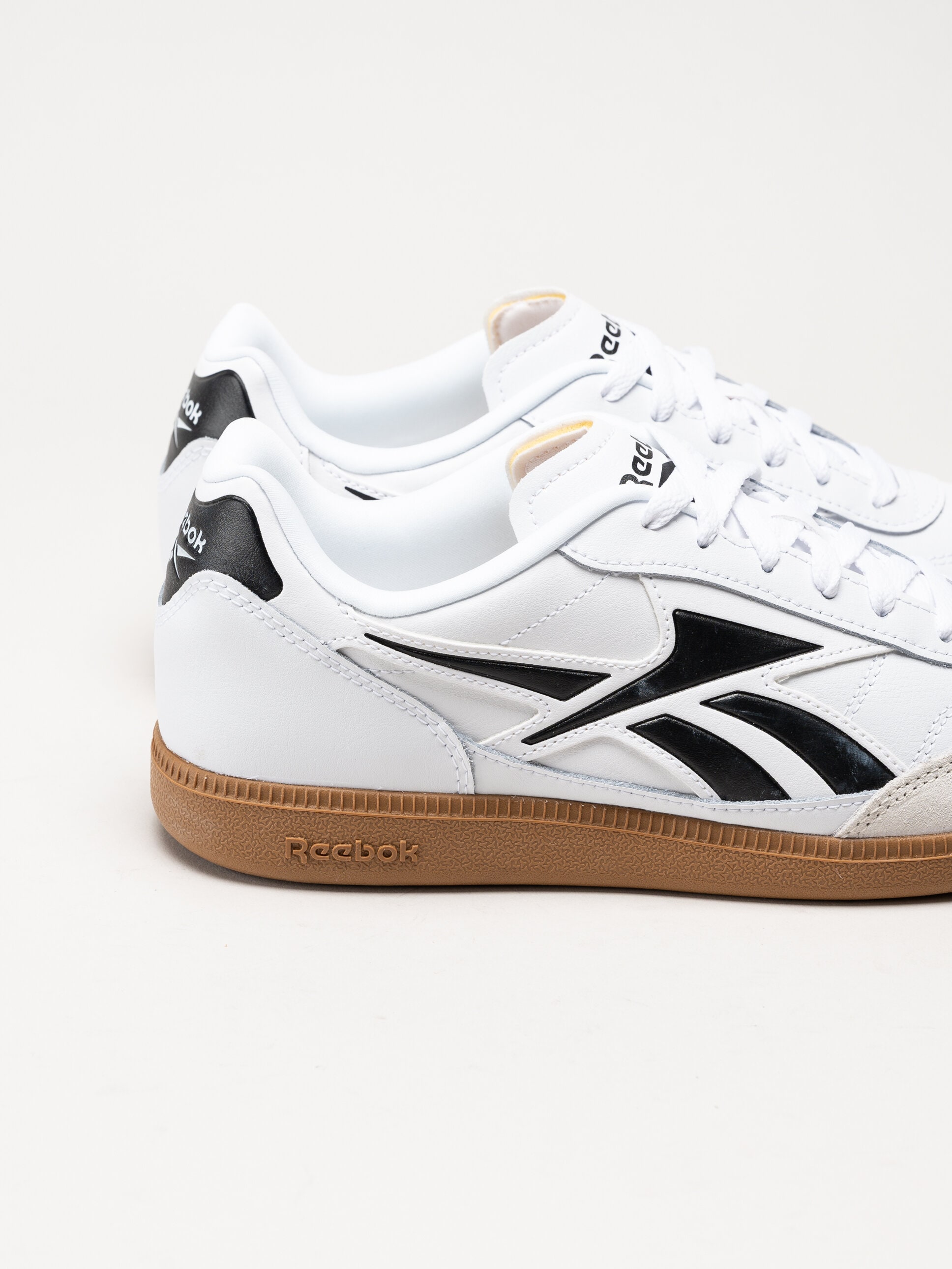 Reebok - Finale - Vita sneakers i skinn