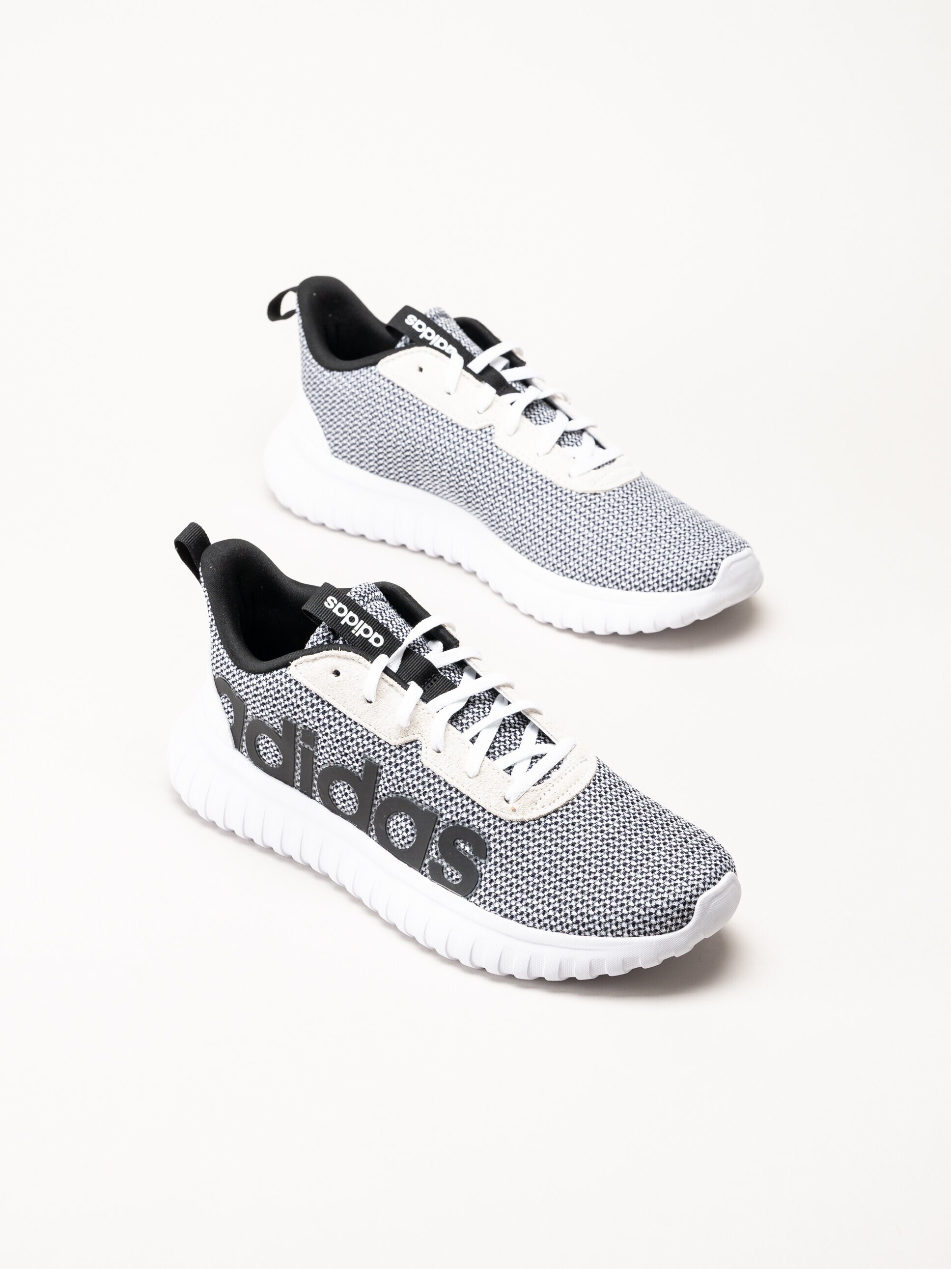 Adidas - Kaptir Base - Svartvita sneakers i textil