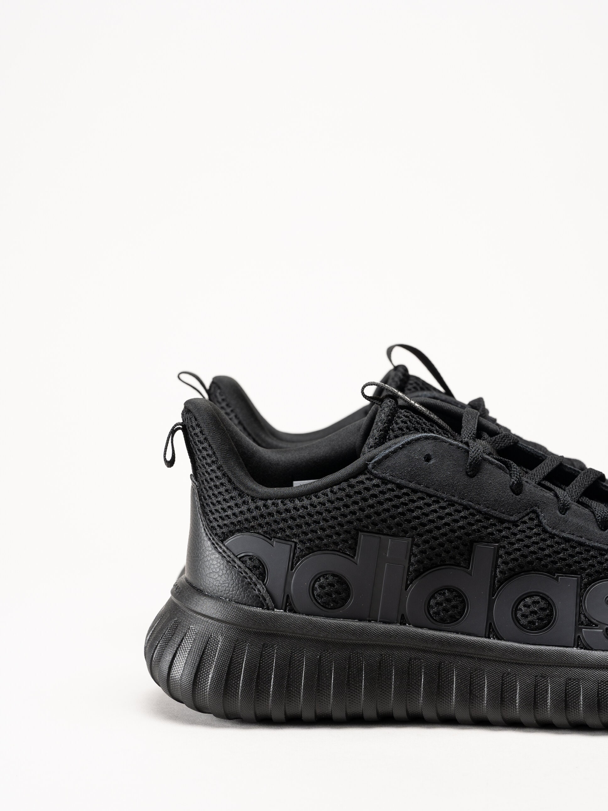 Adidas - Kaptir Base - Svarta sneakers i textil