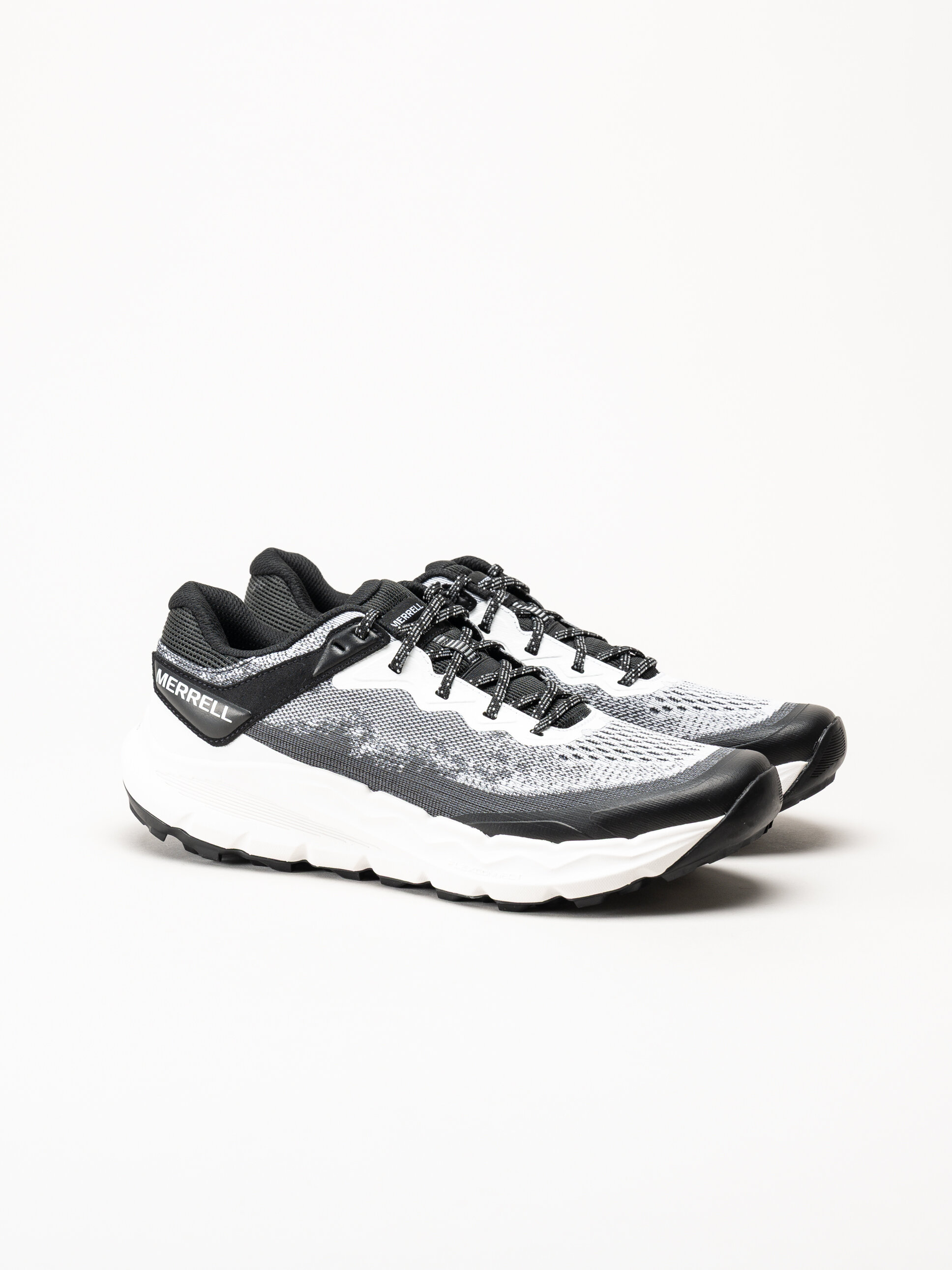 Merrell - Nova 4 - Svartvita sneakers i mesh