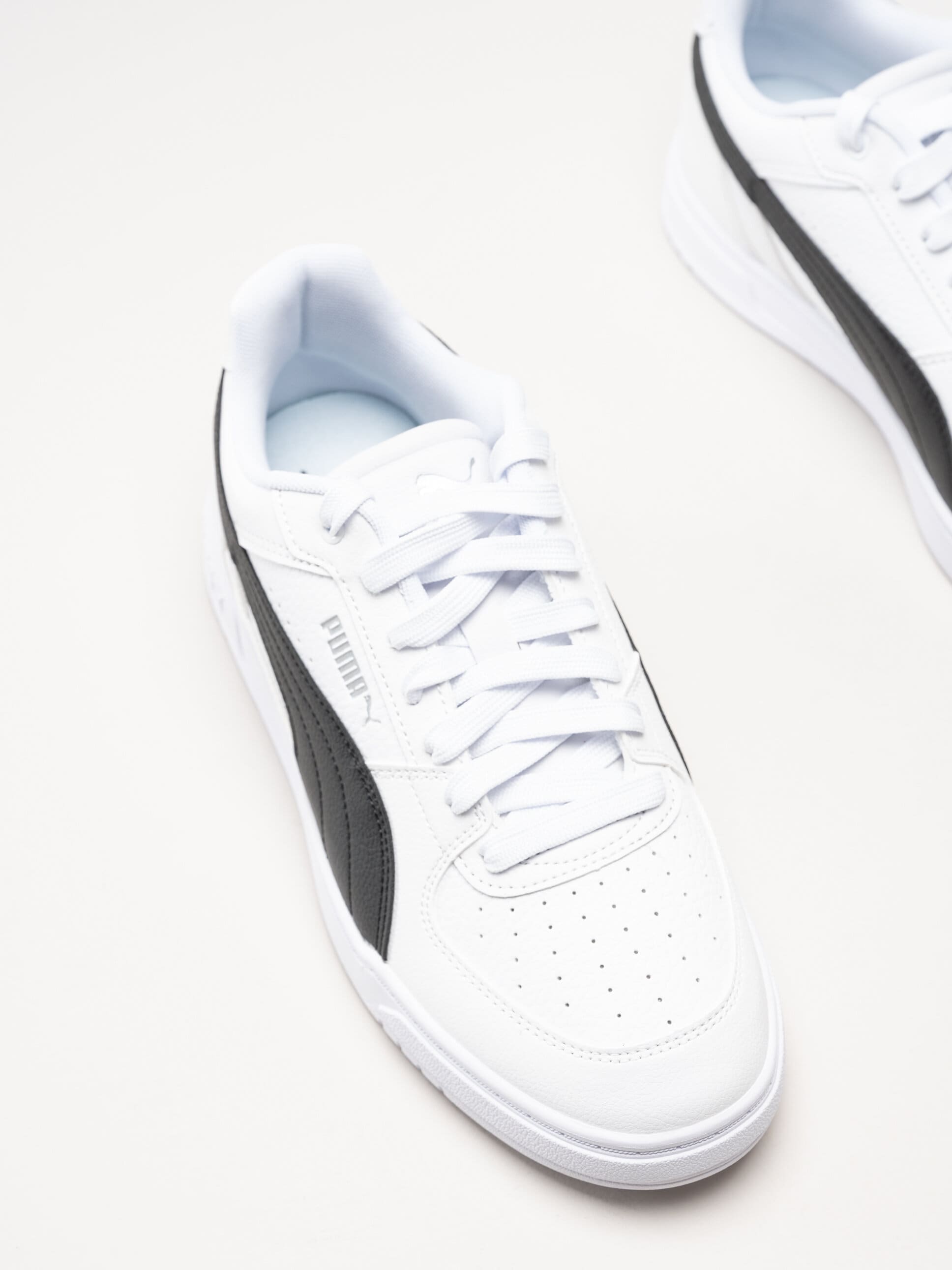 Puma - Caven III - Vita sneakers i skinnimitation