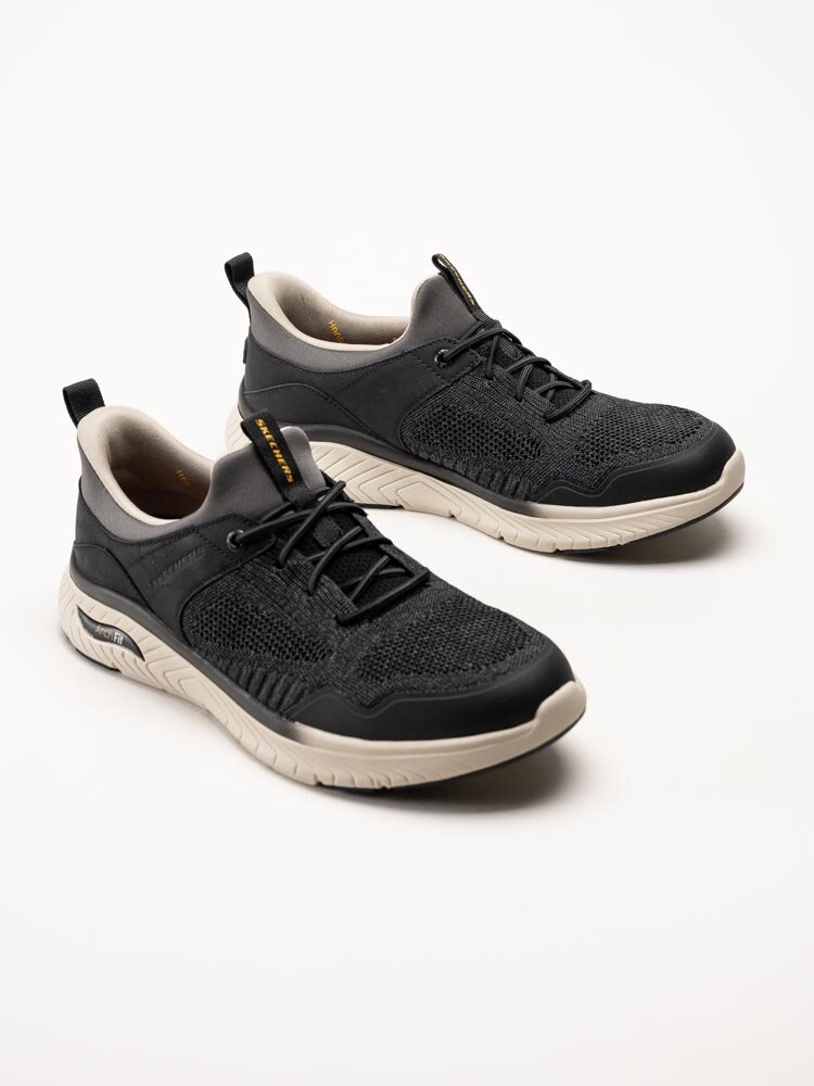 Skechers - Relaxed fit - Svarta slip-ins sneakers i mesh