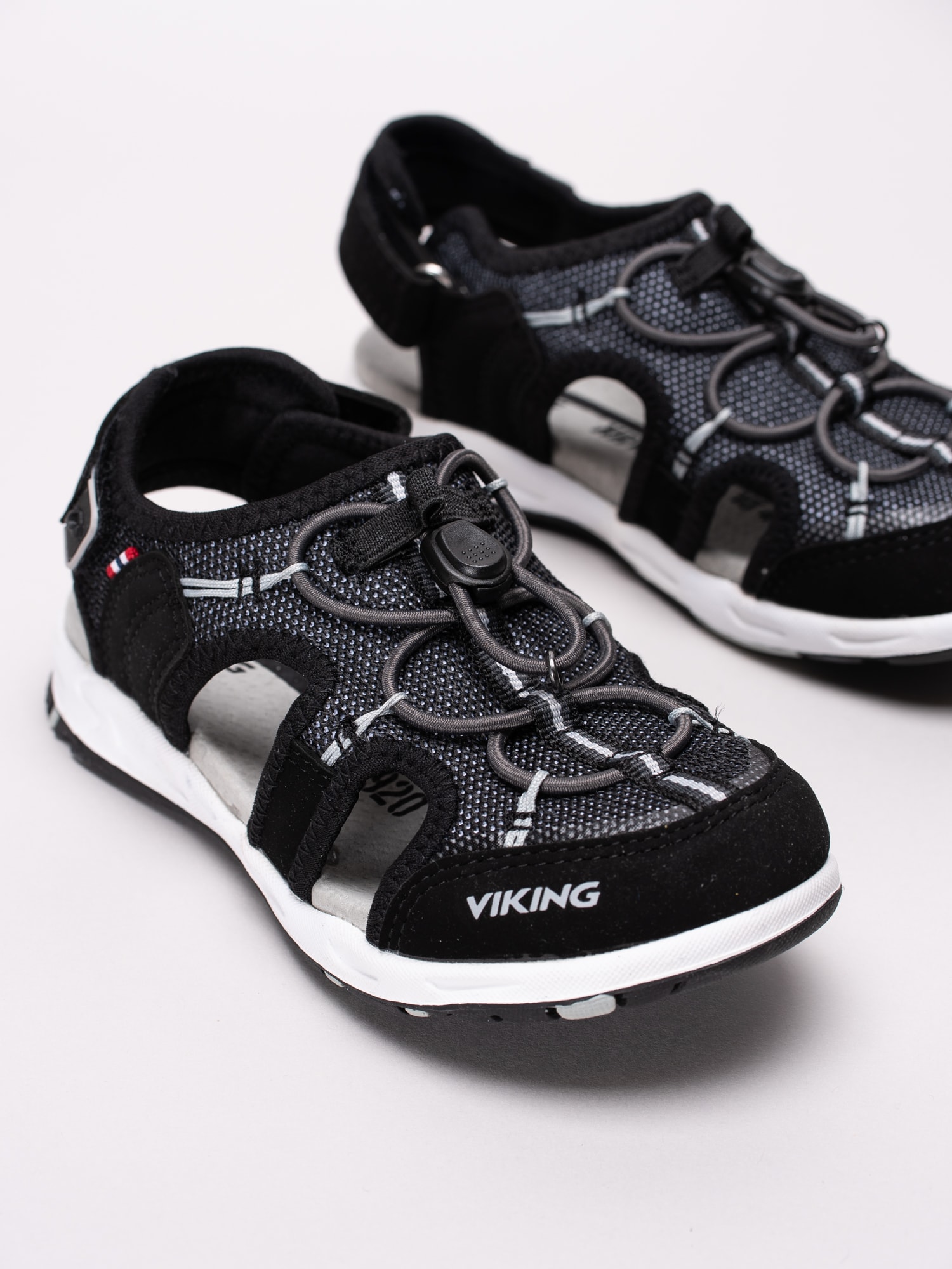 64191045 Viking Thrill II 3-49500-203 svarta sandalerskor med resårsnörning-6