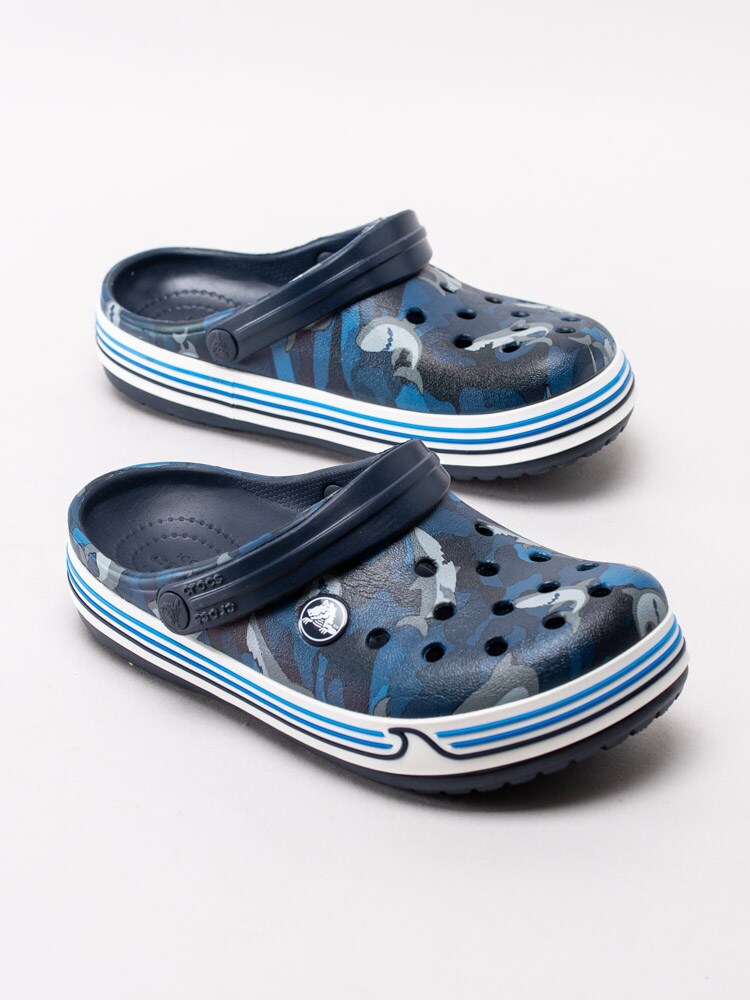 64201012 Crocs Crocband Shark Clog PS 206152-410 Marinblå crocs med hajmotiv-6