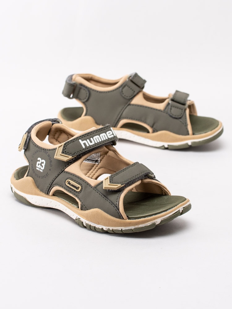 64201019 Hummel Sandal Trekking Junior 205775-6754 Mörkgröna sandaler med beige partier-6