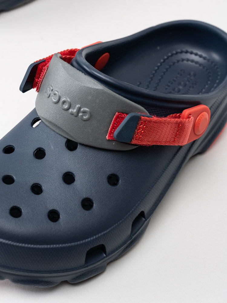 Crocs - Classic All Terrain Clog K - Marinblå tofflor med röd löstagbar rem