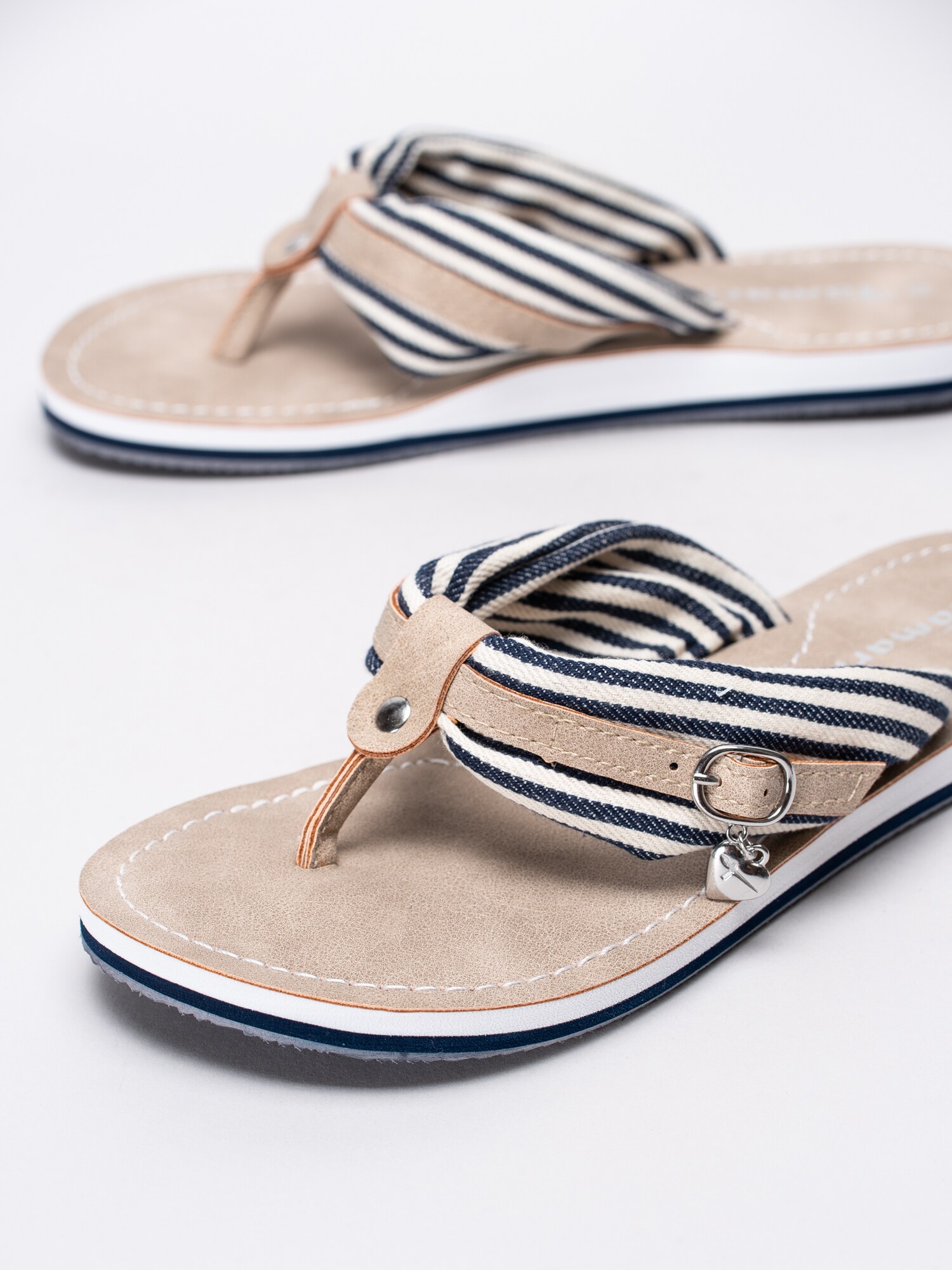 65191079 Tamaris 1-27109-22-865 vitblå randiga flip flops-6