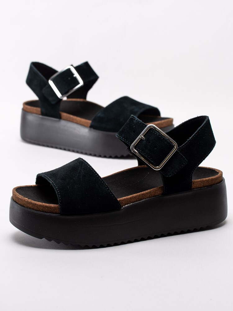 65201013 Clarks Botanic Strap 26147699 Svarta platåsandaletter i mocka-6