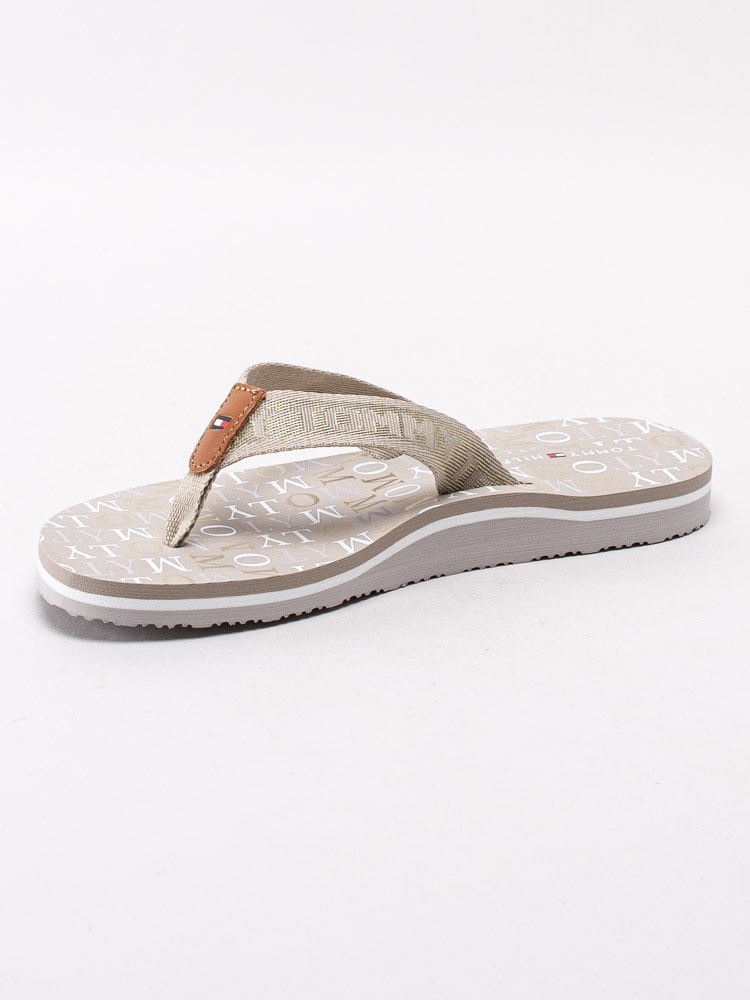 65201071 Tommy Hilfiger Tommy Metallic Flat Beach Sandals FW04807-AEP Beige flip-flops med loggor-2