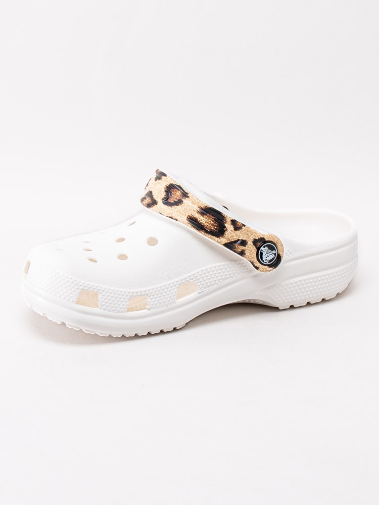 65201115 Crocs Classic Pop Strap Clog 206638-1D1 Vita crocs med leopardrem-2