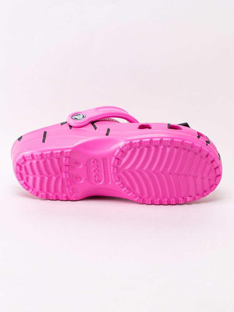65201117 Crocs Classic 90s Clog 206721-6QS Rosa crocs med tuffa detaljer-5