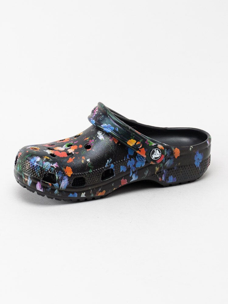 Crocs - Classic Printed Floral Clog - Svarta multifärgade tofflor med blommönster