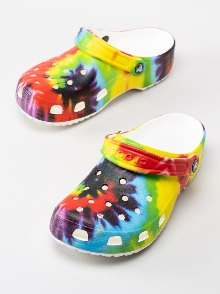 Crocs - Classic Tie Dye Graphic Clog - Multifärgade tofflor med batikmönster