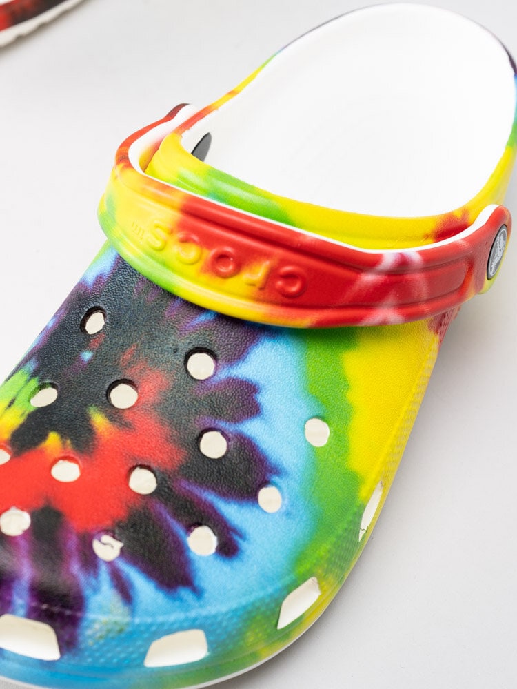 Crocs - Classic Tie Dye Graphic Clog - Multifärgade tofflor med batikmönster