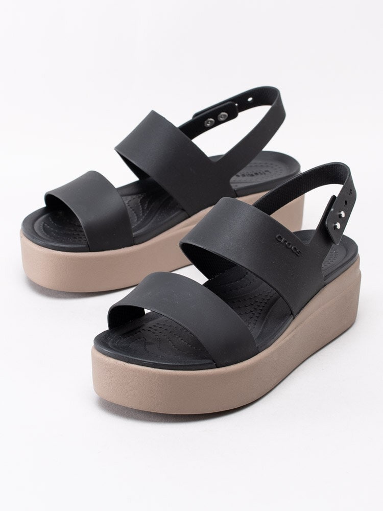 Crocs - Brooklyn low wedge - Lätta platåsandaletter i LiteRide-material