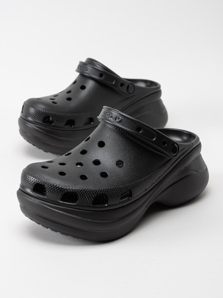 Crocs - Classic Bae Clog W - Svarta clogs med platå