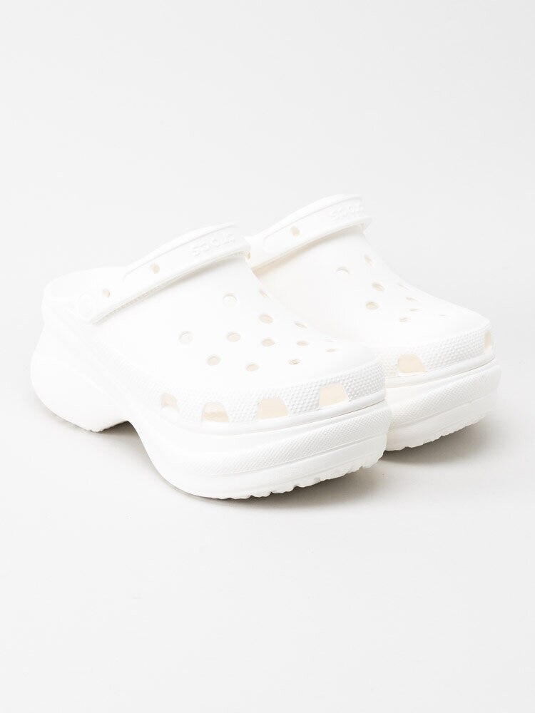 Crocs - Classic Bae Clog W - Vita clogs med platå