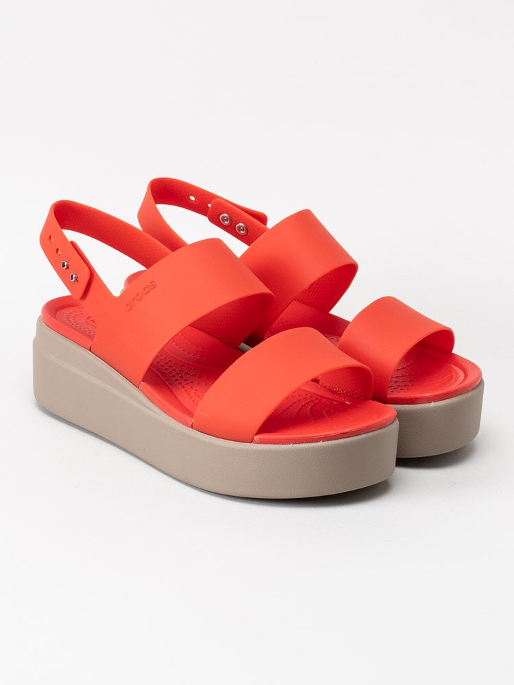 Crocs - Brooklyn low wedge - Röda platåsandaler