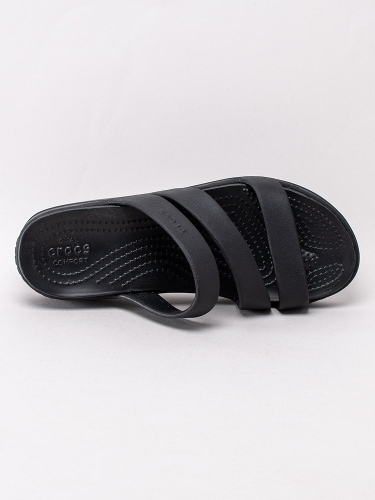 Crocs - Monterey Strappy Wedge W - Svarta sandaler från Crocs