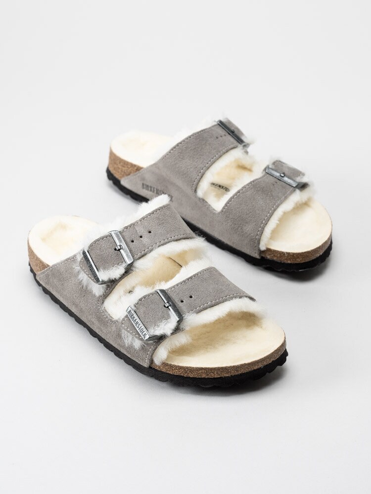 Birkenstock - Arizona Shearling - Stone Coin Grå fodrade slip in sandaler