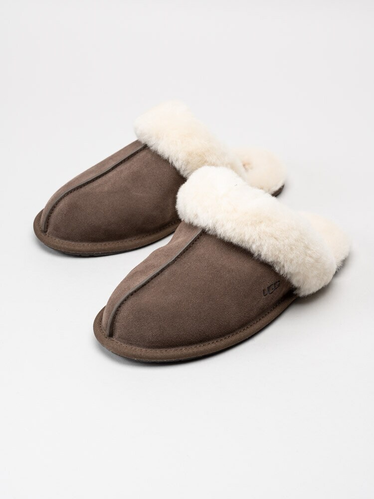 UGG - W Scuffette II - Gråbruna fårskinnsfodrade tofflor i mocka