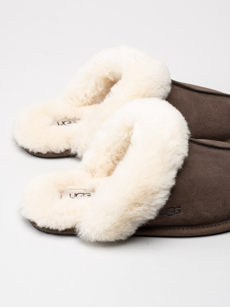 UGG - W Scuffette II - Gråbruna fårskinnsfodrade tofflor i mocka