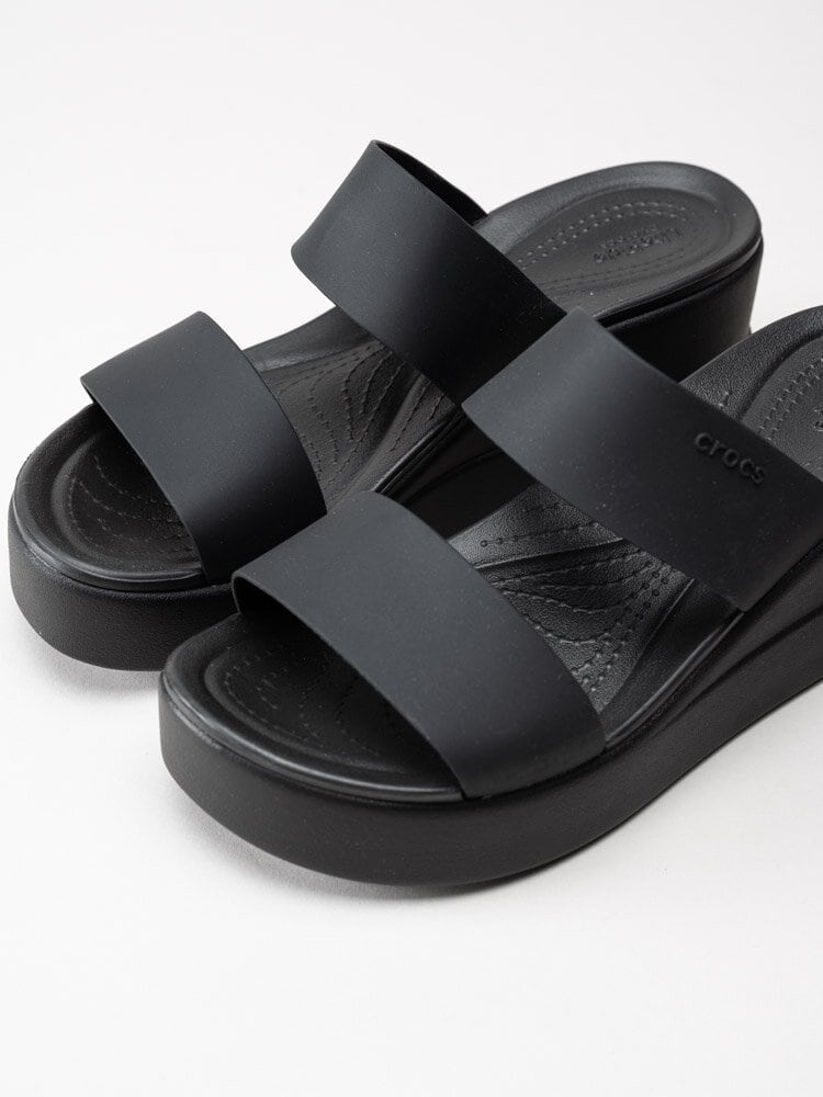 Crocs - Brooklyn Mid Wedge - Svarta slip in platåsandaler