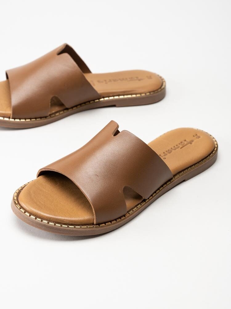 Tamaris - Bruna slip in sandaler med guldfärgad söm