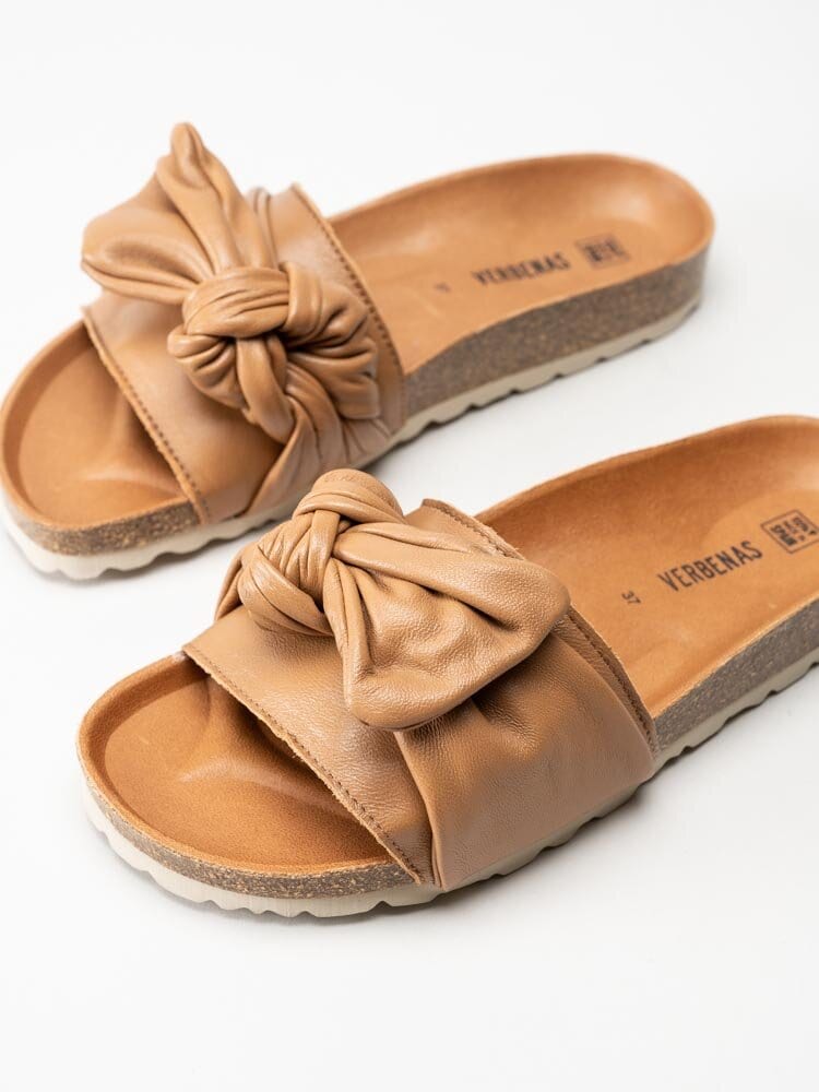 Verbenas - Roxy - Ljusbruna slip in sandaler i skinn