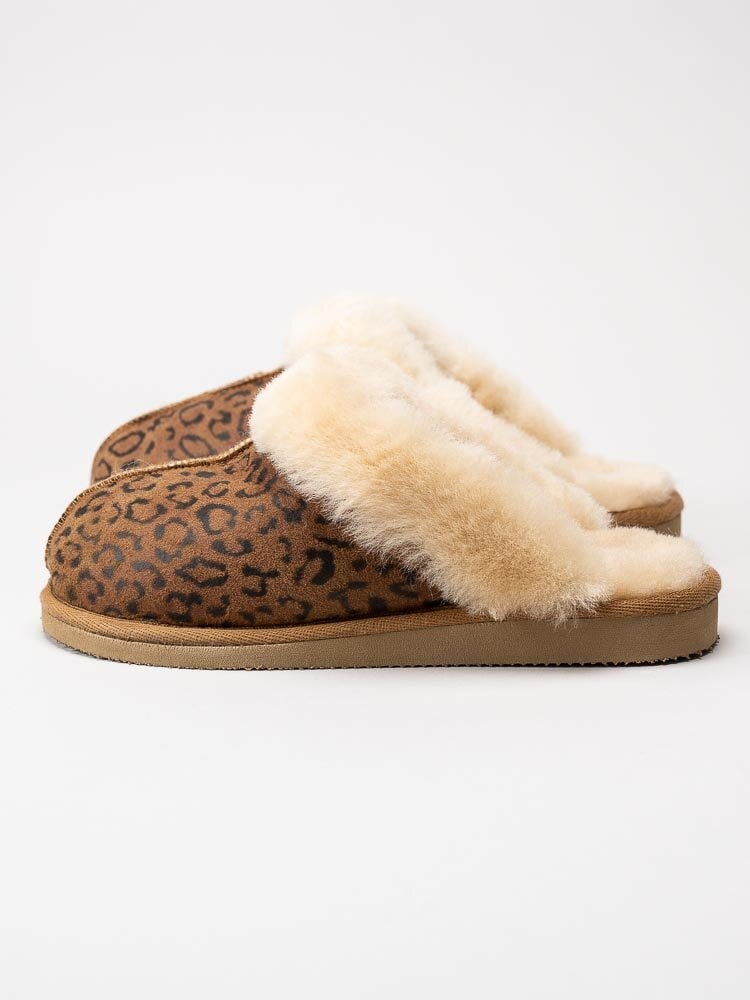 Shepherd - Jessica - Bruna slip in fårskinnstofflor med leopardmönster