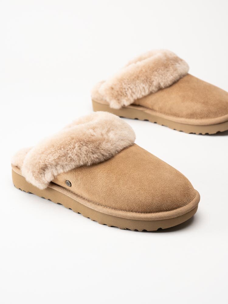 UGG - W Classic Slipper II - Ljusbruna slip in fårskinnstofflor