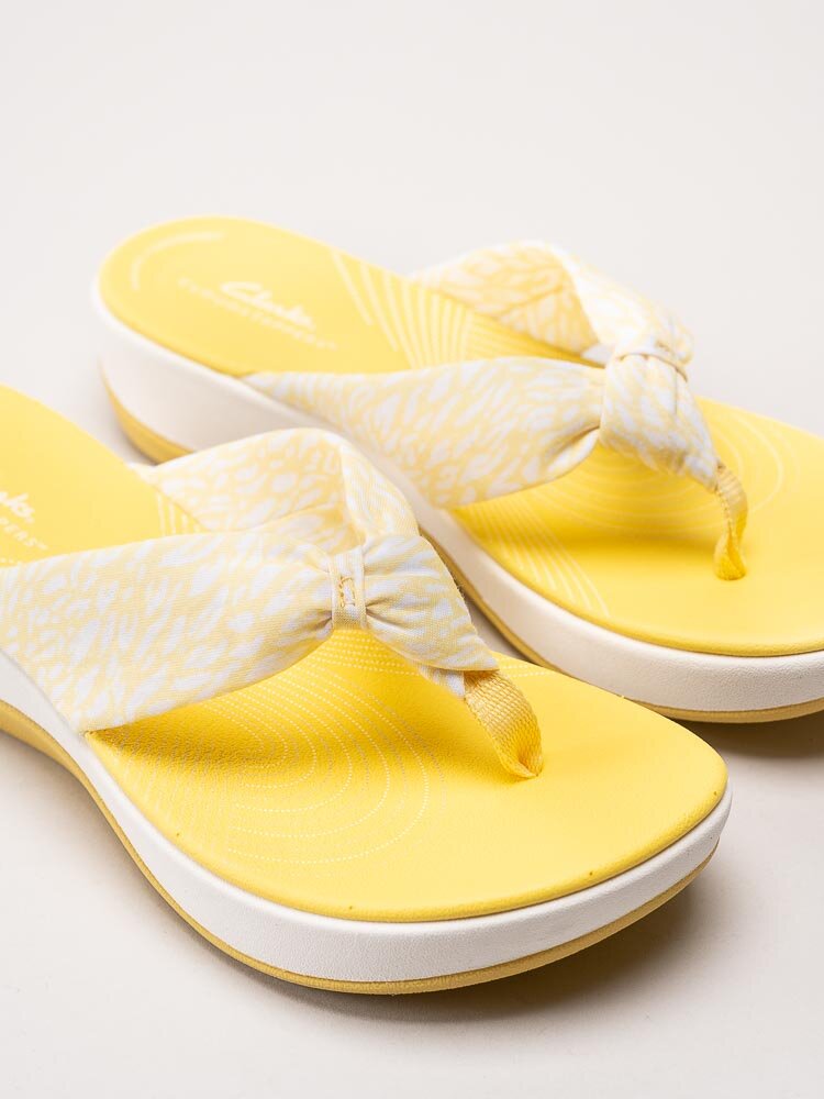 Clarks - Arla Glison 2 - Gula flip flops i textil