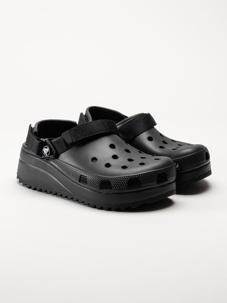 Crocs - Classic Hiker Clog - Svarta badtofflor med platå