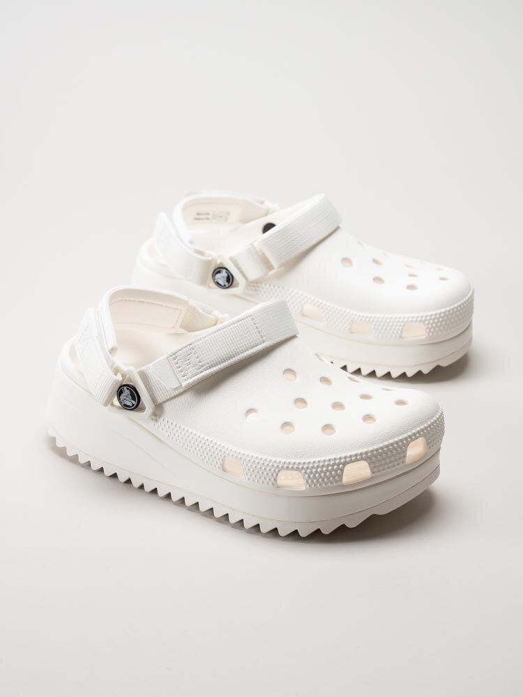 Crocs - Classic Hiker Clog - Vita slip in tofflor med platå