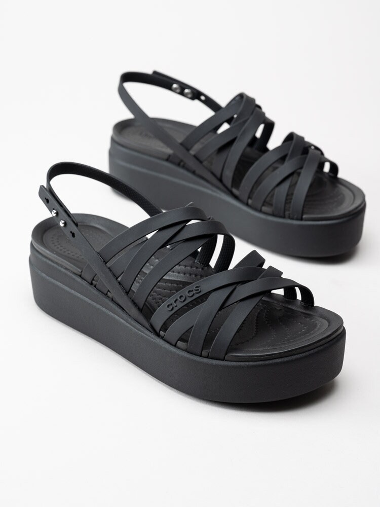 Crocs - Brooklyn Strappy Low - Svarta platåsandaler