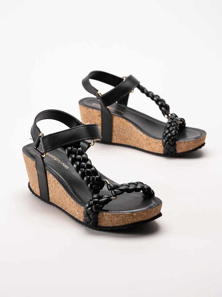 Copenhagen Shoes - Woven Lady - Svarta kilklackade sandaletter med flätade remmar