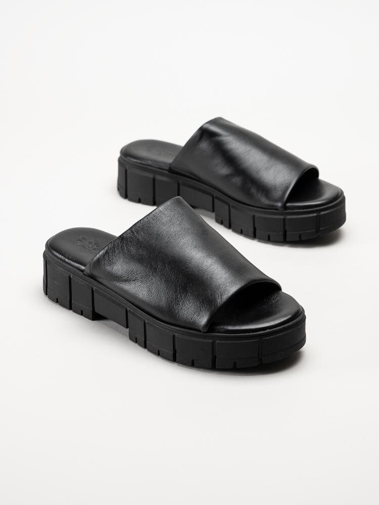 Tamaris - Svarta slippers i skinn