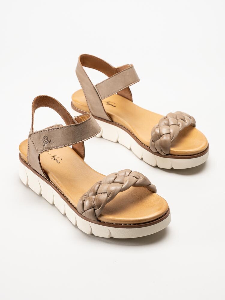 Rosa Negra - Beige sandal med flätat omtag