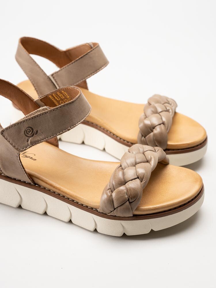 Rosa Negra - Beige sandal med flätat omtag